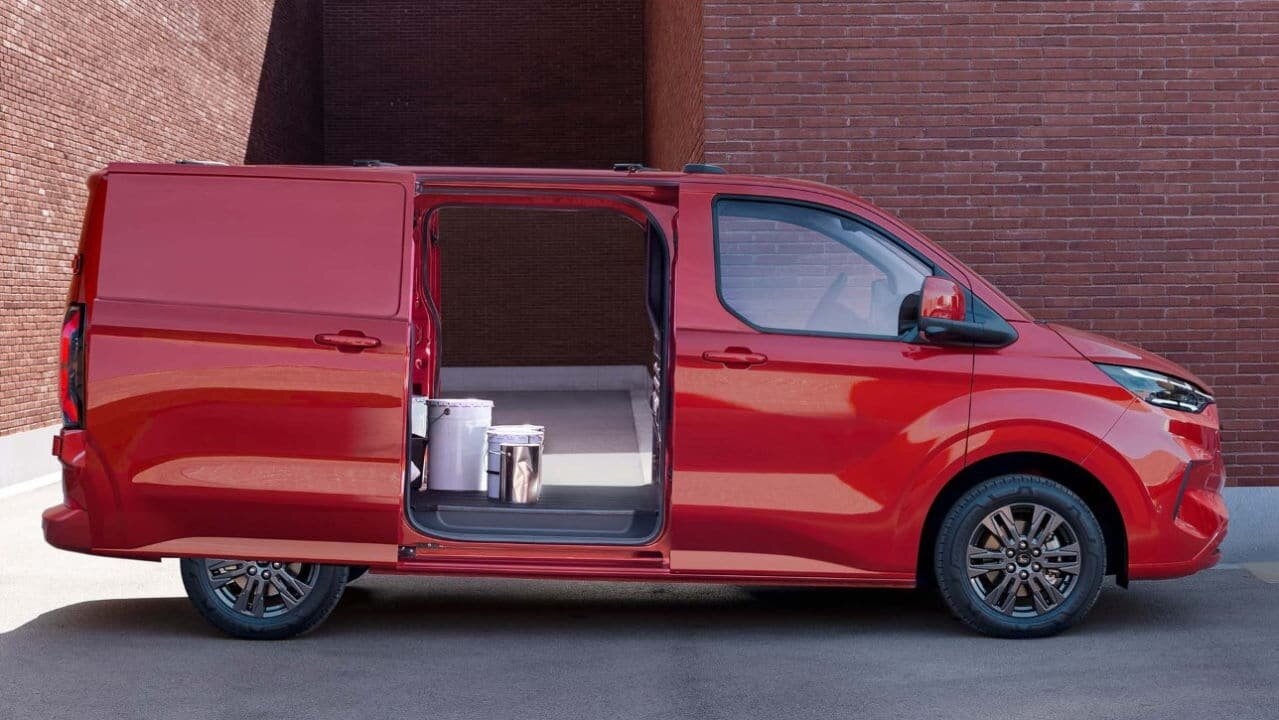 FORD TRANSIT CUSTOM 280 L2 DIESEL FWD 2.0 EcoBlue 110ps H1 Van Leader
